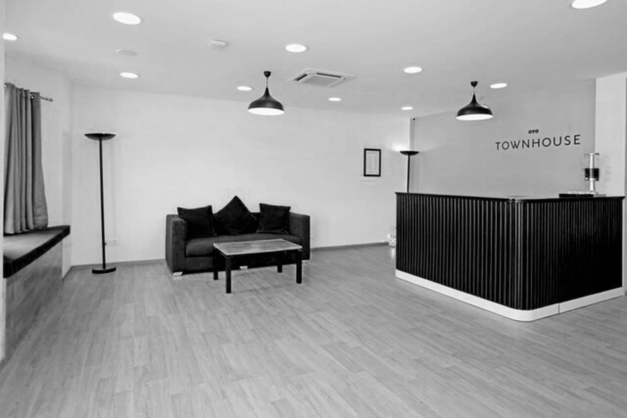 Oyo Townhouse 17 Huda City Center Near Leisure Valley Park Gurgaon Exterior foto